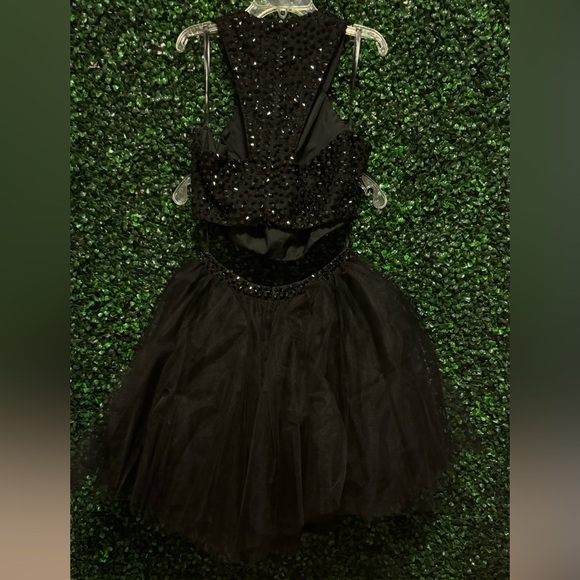 SHERRI HILL TWO PIECE SHORT HOMECOMING/PROM DRESS - Picture 4 of 16